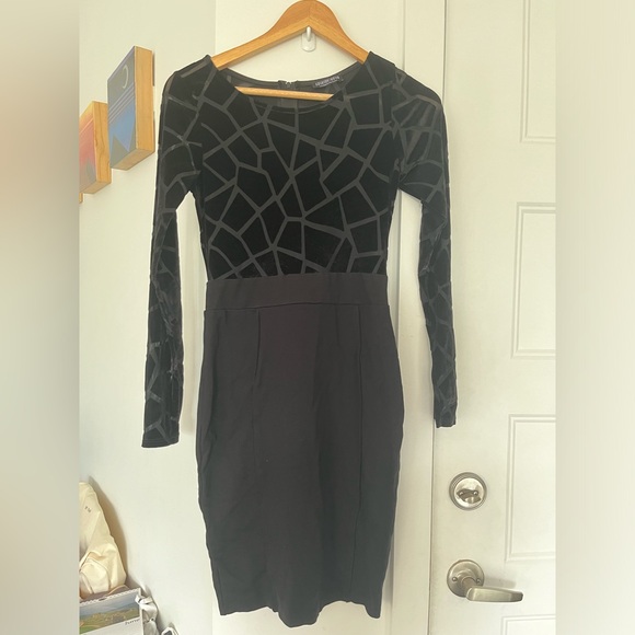 #72 Fashionnova black long sleeve midi dress with velvet and mesh cutouts - Picture 7 of 7